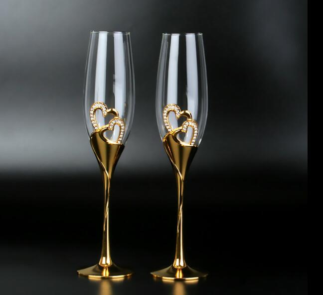 Heart-shaped champagne glass set